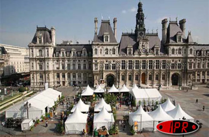 Mardi 12 septembre 2006 -

La Réunion s'est installée sur le parvis de l'Hôtel de Ville de Paris pour une opération de promotion de l'île