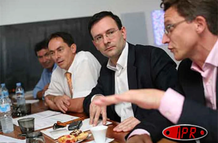 Vendredi 9 mars 2007

Lors de la conférence de presse de France Télécom