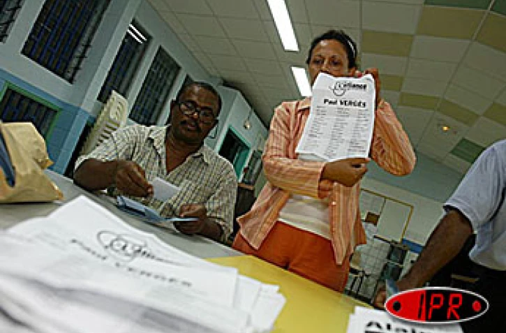 Dimanche 28 mars 2004 - 
La gauche remporte largement le second tour des régionales