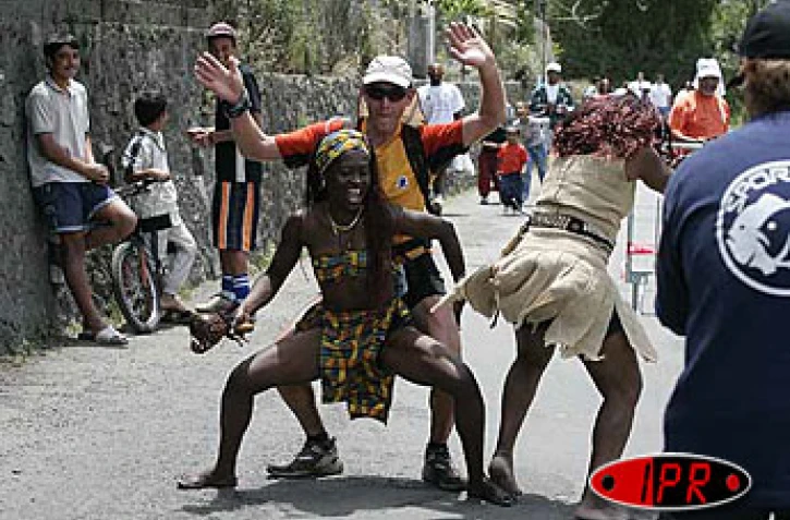 Vendredi 22 octobre 2004Image du poste de pointage du grand raid à Kerveguen et à Cilaos