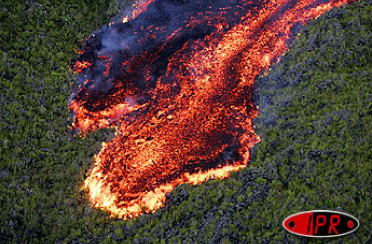 Jeudi 19 août 2004

La lave du Piton de la Fournaise menace la route nationale 2