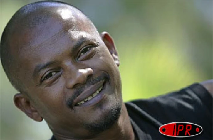 Mercredi 3 août 2005
Le bluesman mauricien Éric Triton se produira le samedi 6 août à partir de 18 heures au Chapito à Saint-Leu