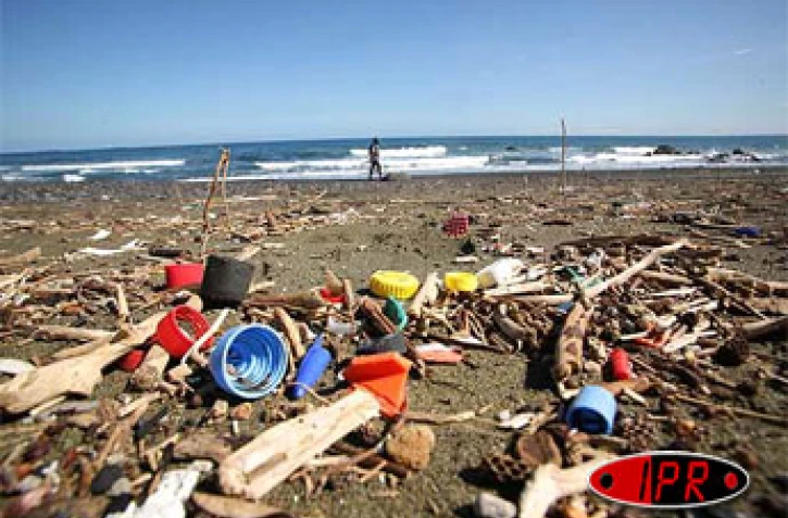 Lundi 5 mars 2007 -

Le littoral de l'Ouest et les plages ont été dévastés par le cyclone Gamède