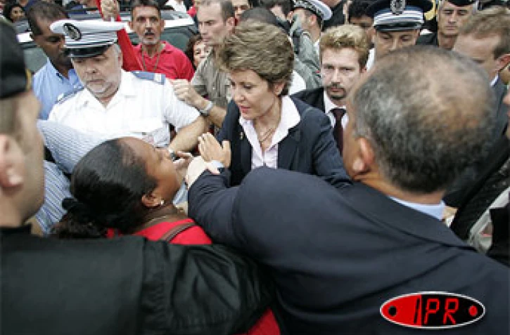 Vendredi 18 février 2005

Accueil à la fois chaleureux et chahutée pour la ministre de l'Outremer, Brigitte Girardin