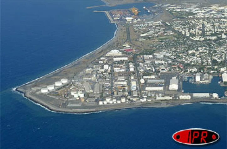 Lundi 18 avril 2005La CCIR va engager des poursuites contre certains locataires de la ZI 1 au port