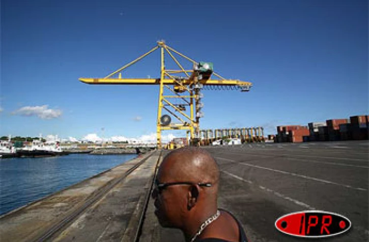 Jeudi 20 avril 2006 -

L'enceinte portuaire est complètement paralysée par le mouvement de grève de l'ensemble des personnels du port