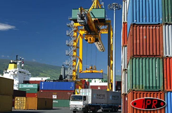 Containers stockés sur le port
Port Réunion est le 3e port français et le 1er port des îles de l'Océan Indien pour le volume de containers traités