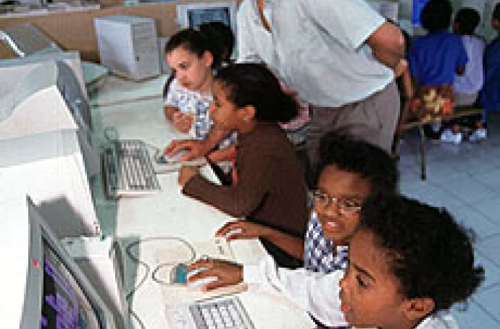 Les tarifs des abonnements ADSL vont baisser rendant accessible au plus grand nombre la connexion à haut débit sur internet