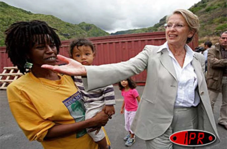 Jeudi 30 août 2007 -

Michèle Alliot-Marie, ministre de l'intérieur, de l'outre-mer et des collectivités territoriales, en visite à La Réunion