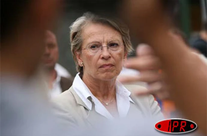 Jeudi 30 août 2007 -

Michèle Alliot-Marie, ministre de l'intérieur, de l'outre-mer et des collectivités territoriales, en visite à La Réunion