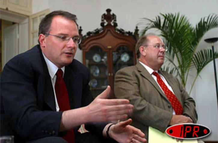 Jeudi 31 mars 2004 -
Franck-Olivier Lachaud est le nouveau secrétaire général de la préfecture