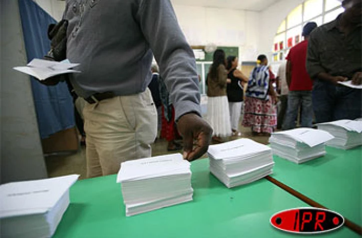 Dimanche 22 avril 2007 -

Jour de vote à La Réunion