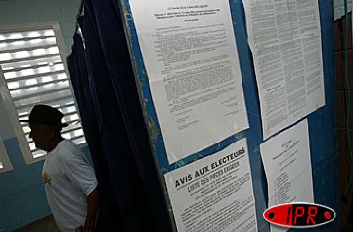 Vendredi 21 novembre 2003 -
Le PS a présenté ses candidats pour les cantonales à Saint-Denis