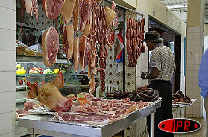 Image volée aux étalages du Petit Marché de Saint-Denis