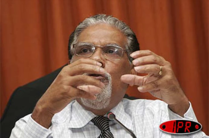 Vendredi 20 mai 2005 -Raj Makoond, président du JEC a présenté le concept de "Duty Free Island" de Maurice.