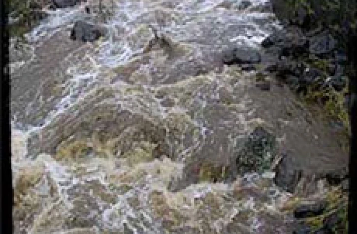 Le cyclone tropical Ando, qui a frôlé La Réunion le samedi 6 janvier 2001, a amené de fortes précipitations dans son sillage