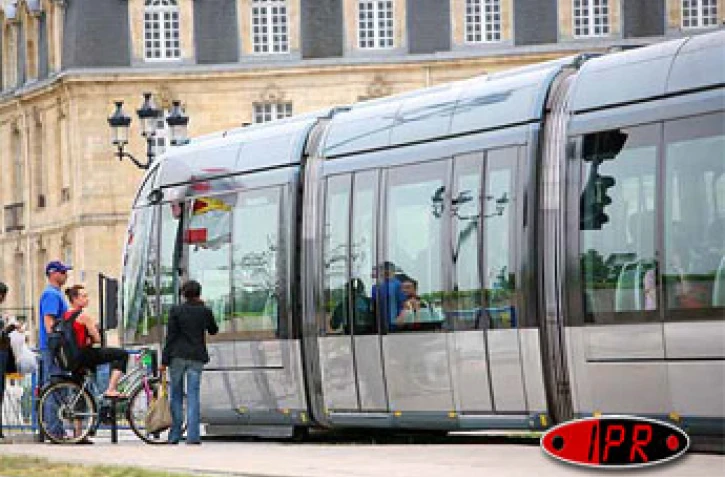 Le tram-train de La Réunion sera construit grâce à un partenariat public-privé (notre photo le tramway de Bordeaux)