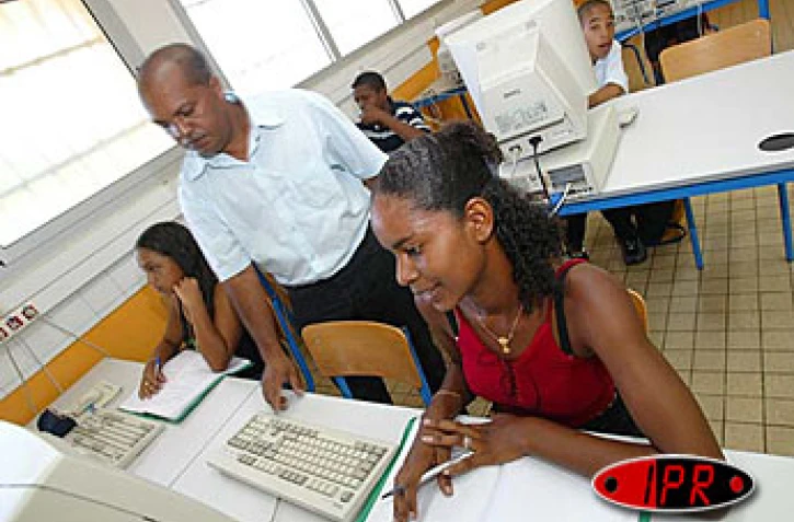 rensco0001Mercredi 18 août 2004

Les collégiens et les lycéens ont repris le chemin des classes