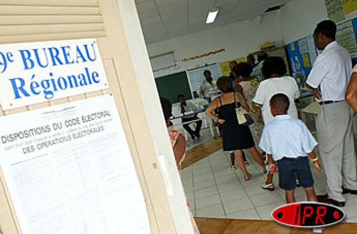 Dimanche 21 mars 2004
À 11 heures 45, le taux de participation était supérieur à celui de 1998 à la même heure