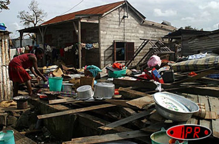 Jeudi 11 mars 2004
Gafilo a sinistré la région d'Antalaha dans le Nord - Est de Madagascar
