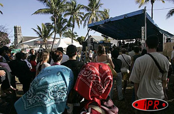 Vendredi 6 aoüt 2004 -

Le Sakifo Muzik Festival a démarré sur les chapeaux de roues