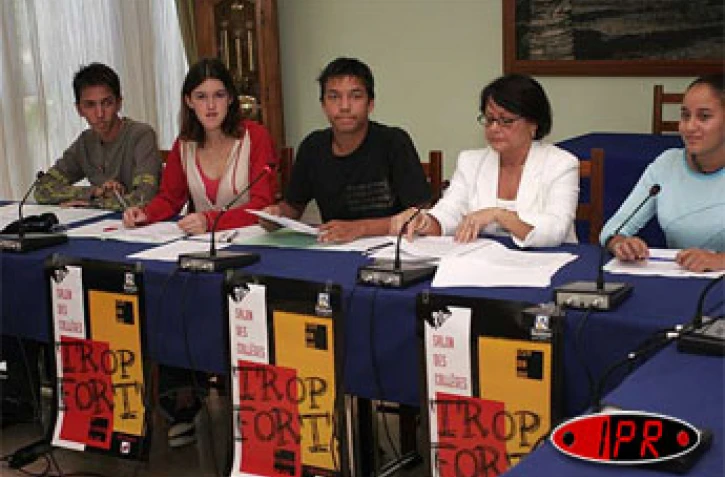 Vendredi 27 mai 2005

La troisième édition du salon des collèges se tiendra du 2 au 4 juin 2005