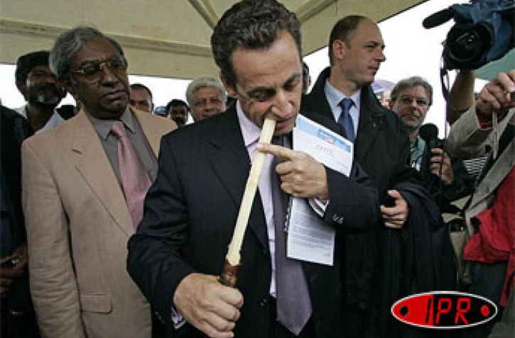 Vendredi 30 septembre 2005 -


Nicolas Sarkozy, ministre de l'Intérieur, en pleine dégustation de cannes à sucre