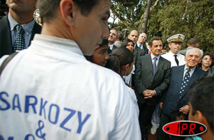 Jeudi 29 septembre 2005 -

Nicolas Sarkozy a pris un bain de foule au jardin de l'Etat  où était célébré la semaine de la laïcité