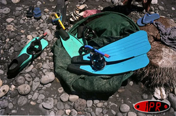 Qu'elle soit top mode ou basique, la savate deux-doigts fait partie intégrante de l'art de vivre réunionnais