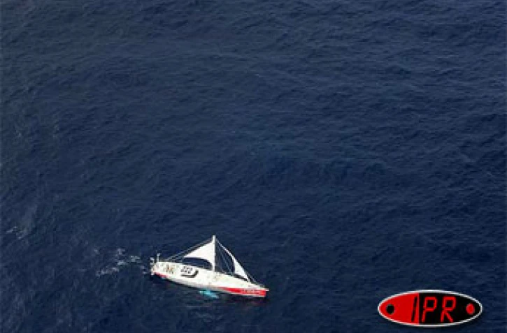 Mercredi 14 mars 2007 -

Tour du monde à contre-courants - À 9 heures, Maud Fontenoy était à 10 km de la côte Est de La Réunion.