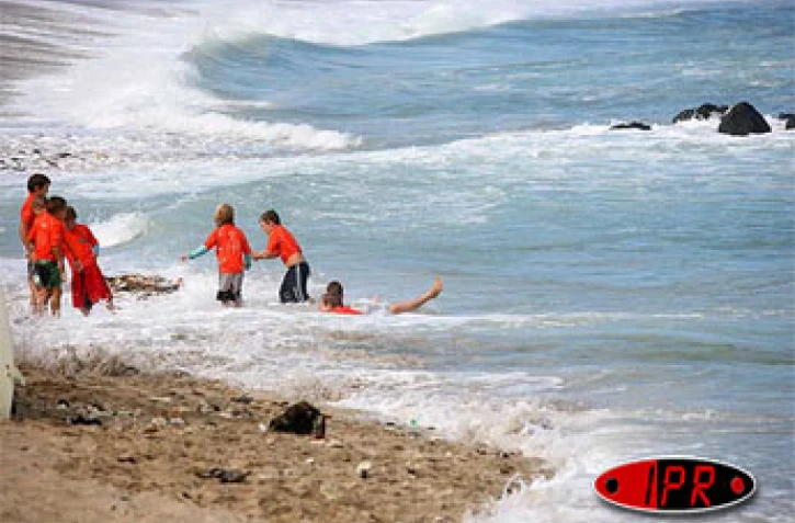 Mercredi 30 mai 2007 - Plage de Roches Noires

La houle a été bien moins violente que celle du 12 mai dernier