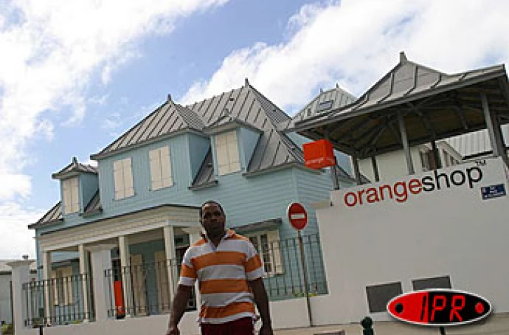 Vendredi 3 décembre 2004
Orange s'installe dans la Case Georges Ă Saint-Denis