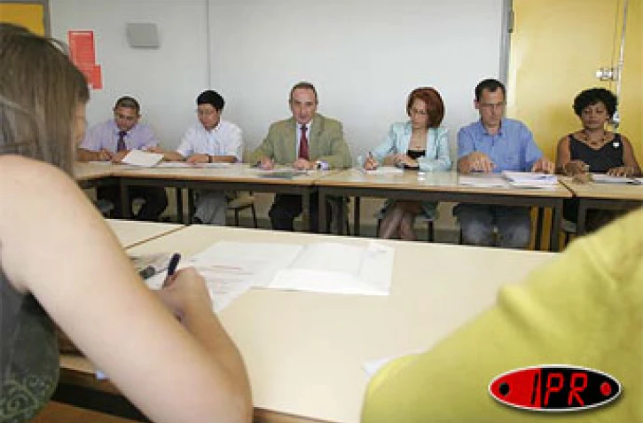 Mercredi 18 mai 2005 -
"9 133 candidats plancheront sur les épreuves du bac 2005" a annoncé Bernard Boene