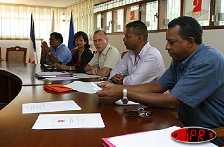 Lundi 6 décembre 2004
Lors de la présentation de l'union des maîtres artisans de La Réunion