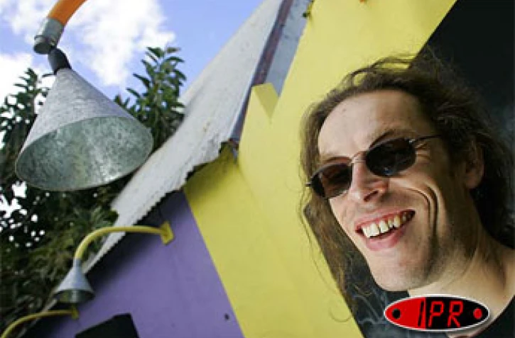 Vendredi 5 août 2005

L'un des membres de No Bluff Sound