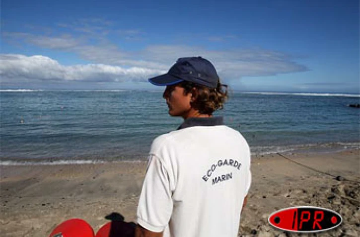Jeudi 23 août 2007 - 

Des balises délimitant les zones sanctuaires ont été déposées dans le lagon