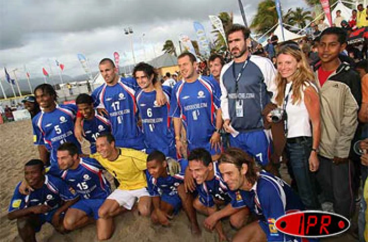Dimanche 8 octobre 2006 -

Phase de jeu du tournoi de beach Soccer à Saint-Pierre remporté par l&quot;équipe de France entraînée par Éric Cantona