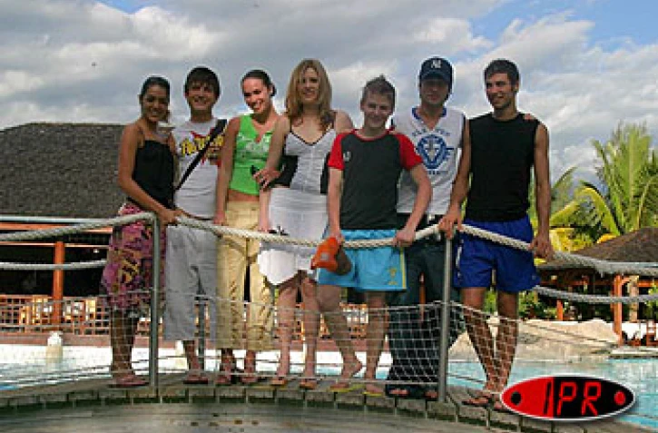 Jeudi 25 mars 2004 -La Star Academy 3 en tournée à La Réunion