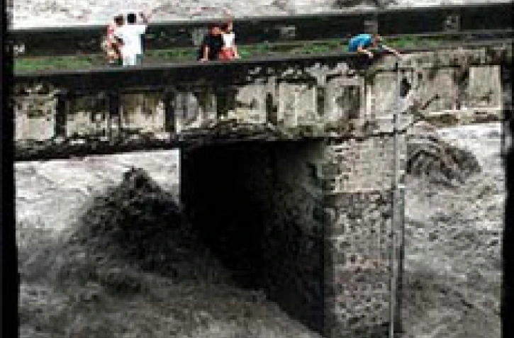 Le cyclone tropical Ando, qui a frôlé La Réunion le samedi 6 janvier 2001, a amené de fortes précipitations dans son sillage. Le Sud a été l'une des régions les plus arrosées
