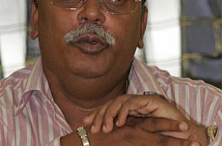 Mercredi 28 septembre 2005 -

Tamij Sangam  demande que le nouvel an tamoul et dipavali soient inclus dans le calendrier des jours fériés