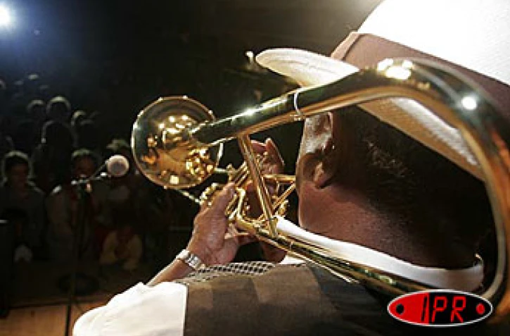 Mardi 10 mai 2005 -

Le coup d'envoi  de Leu Tempo Festival a été donné au Séchoir à Piton Saint-Leu