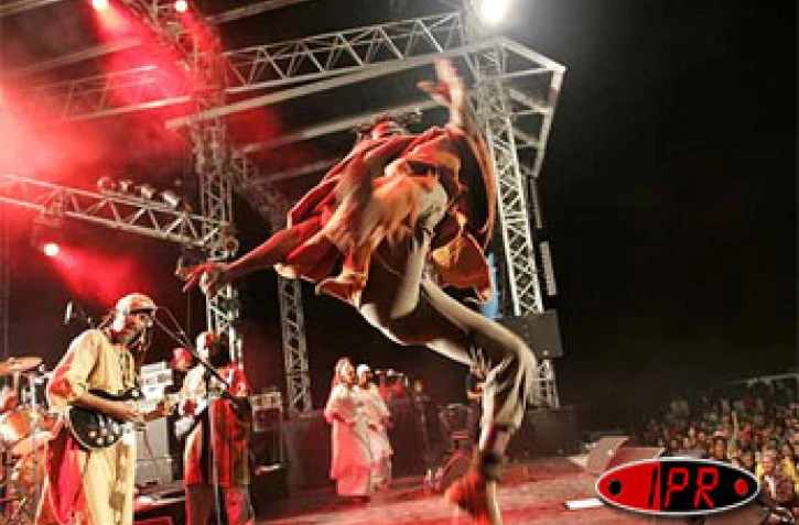 Dimanche 7 août 2005


Tiken  Jah Fakoly à La Ravine: du grand spectacle