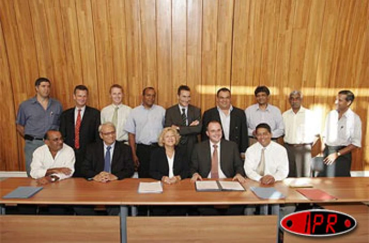 vendredi 10 juin 2005 -

Une charte interprofessionnelle de lutte contre le travail illégal a été signée  par différents acteurs impliqués dans ce combat