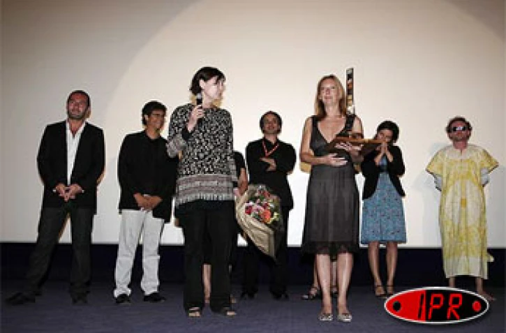 Samedi 3 décembre 2005

Lors de la remise des prix du premier festival du film de La Réunion