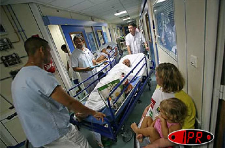 Février 2006 

Les urgences de la clinique de Saint-Benoît sont submergées par l'afflux des malades notamment atteints du chikungunya