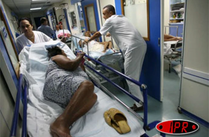 Février 2006 

Les urgences de la clinique de Saint-Benoît sont submergées par l'afflux des malades notamment atteints du chikungunya