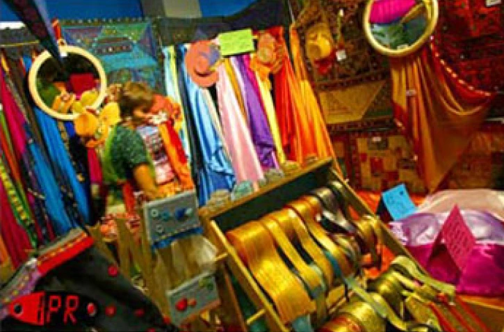 Plus de 100 000 visiteurs ont visité le 14e Salon de la maison qui s'est tenue du vendredi 3 mai au dimanche 12 mai 2002 au parc des expositions de Saint-Denis