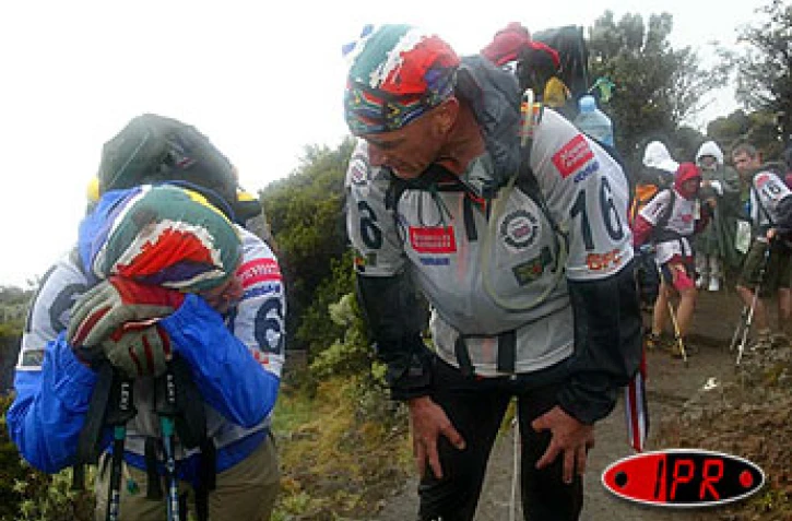 Lundi 15 septembre 2003 -
La deuxième journée du raid Réunion Terres d'Aventures a mis rude épreuve le physique et le moral de plusieurs compétiteurs