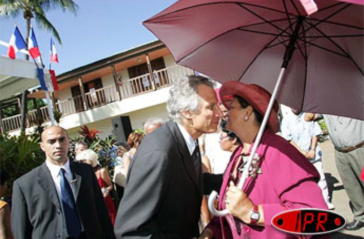 Vendredi 19 mai 2006 -

Dominique de Villepin s'est rendu à Saint-Leu sur la côte touristique de l'île (ouest)