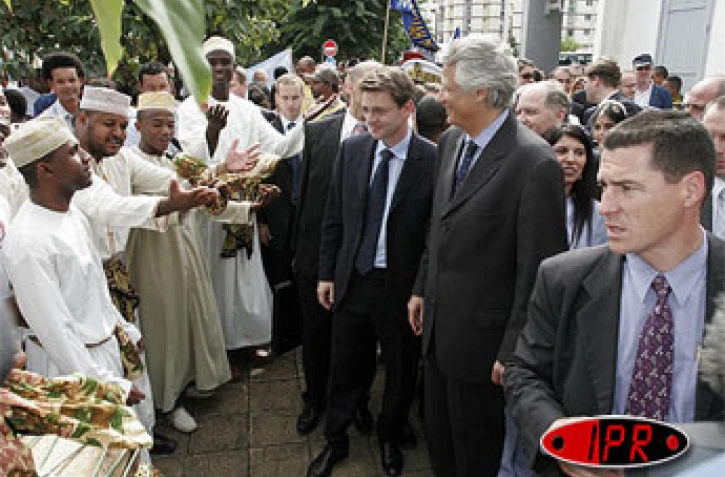 Jeudi 18 mai 2006 -

Au théâtre de Champ Fleuri (Saint-Denis) le discours du premier ministre  a donné une cascade de nouvelles